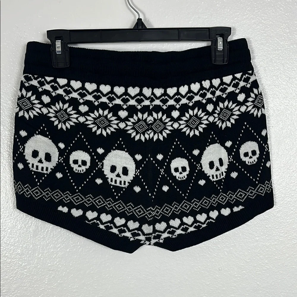 Hot Topic Black and White Skull Patterned Women Shorts - Picture 5 of 7